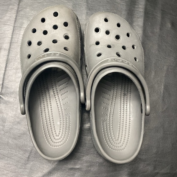 Grey crocs, men 7 women 9 - Picture 3 of 4